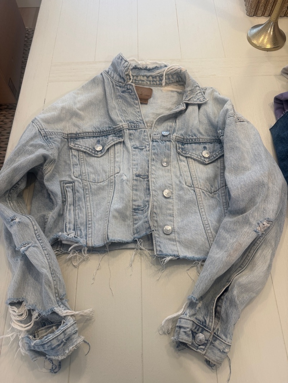 American Eagle Light Wash Distressed Cropped Denim Jacket - Women XS